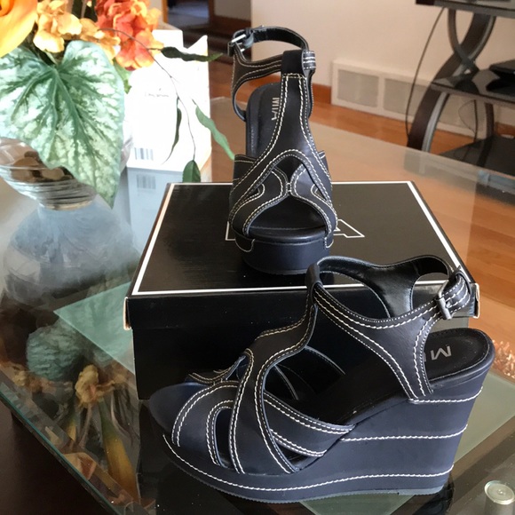 Shoes - Picture 4 of 4